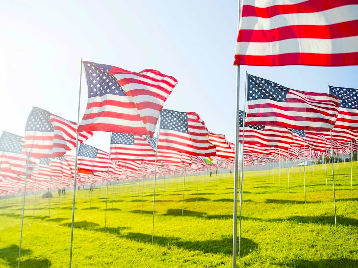 What’s the Difference Between Memorial Day and Labor Day?