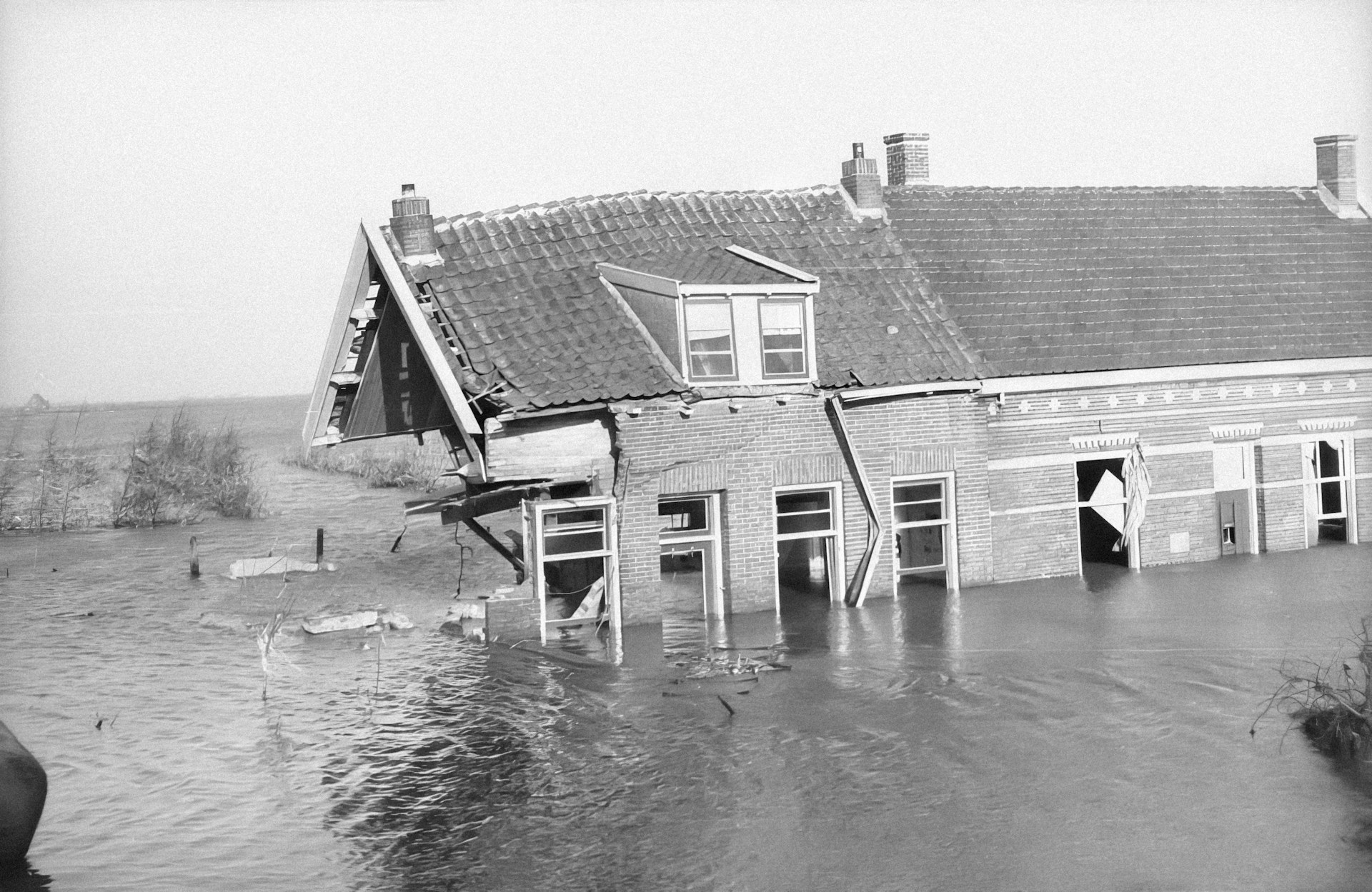 What Every Homeowner Needs to Know About the Flood Restoration Process